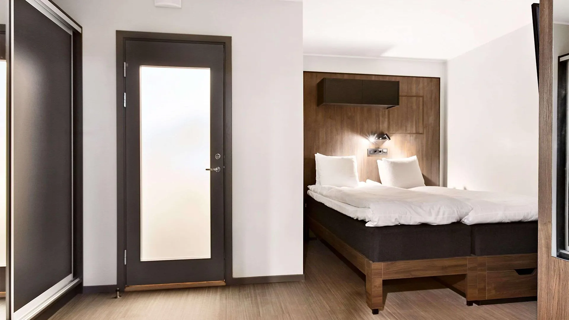 Sure Hotel Studio By Best Western Bromma ستوكهولم 3*,
